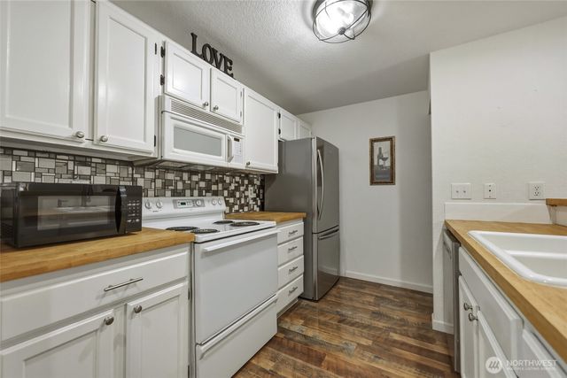 6005 Merlot Lane SE, Lacey, WA 98513
