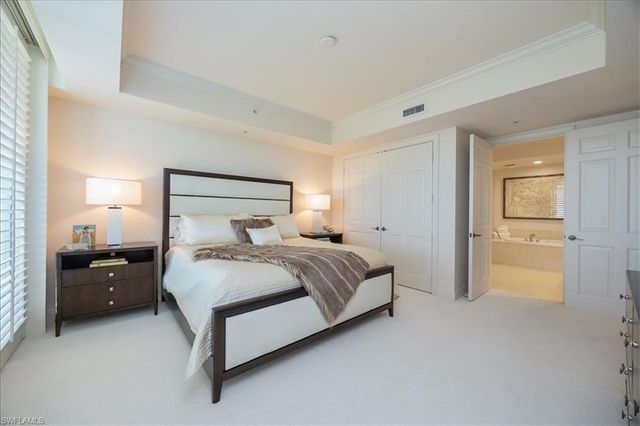 285 Grande WAY 706, Naples, FL 34110