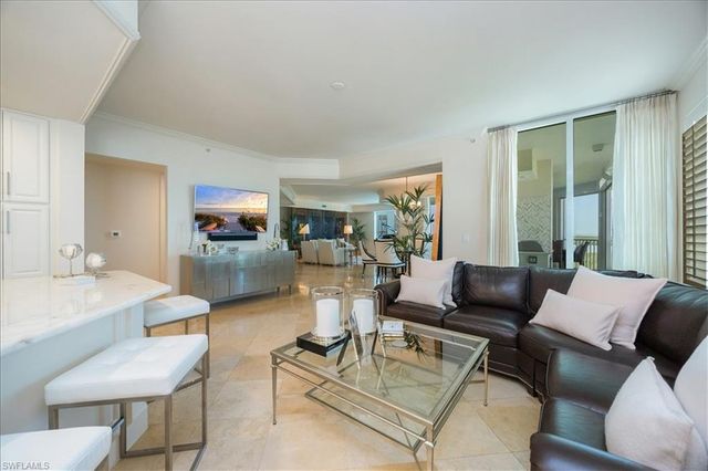 285 Grande WAY 706, Naples, FL 34110