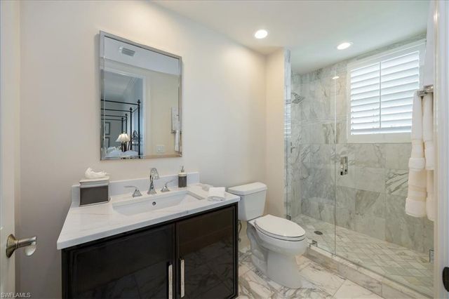 285 Grande WAY 706, Naples, FL 34110