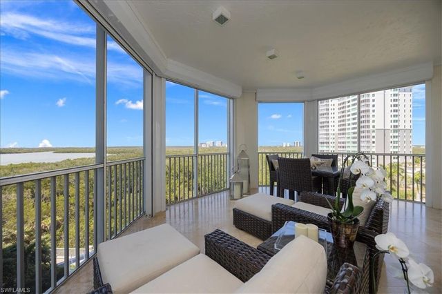 285 Grande WAY 706, Naples, FL 34110