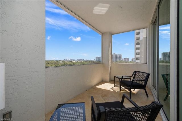 285 Grande WAY 706, Naples, FL 34110