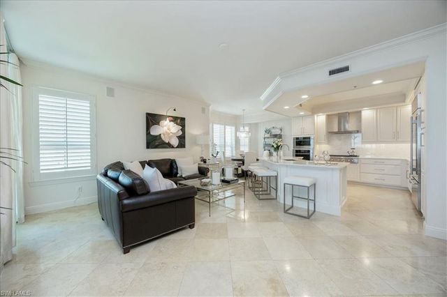 285 Grande WAY 706, Naples, FL 34110