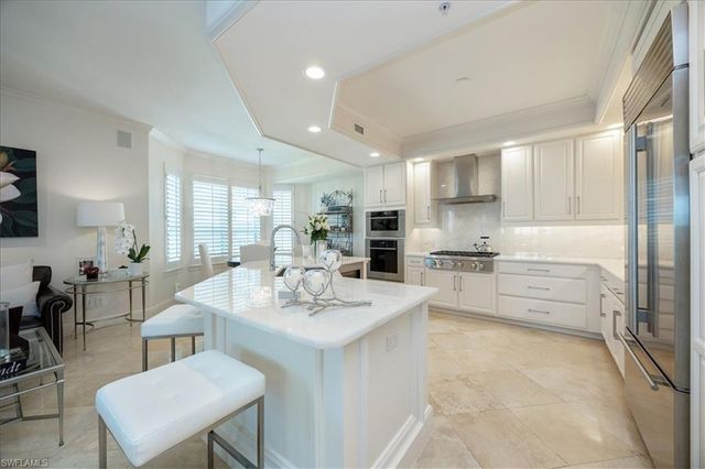 285 Grande WAY 706, Naples, FL 34110