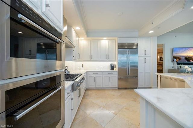285 Grande WAY 706, Naples, FL 34110