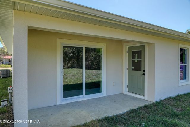 5812 Hammock Street, Mims, FL 32754