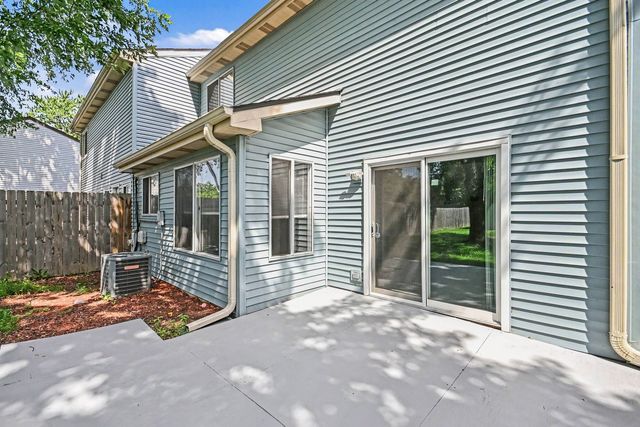 43 Stonefield Drive, Glendale Heights, IL 60139