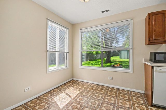 43 Stonefield Drive, Glendale Heights, IL 60139