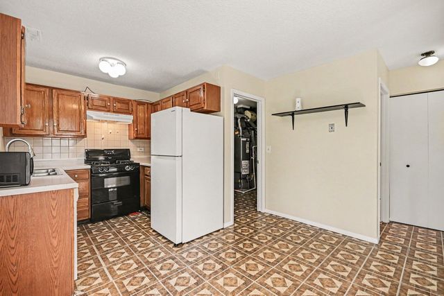 43 Stonefield Drive, Glendale Heights, IL 60139