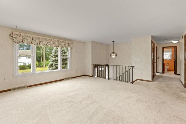 18 Dunloggin Road, Nashua, NH 03063