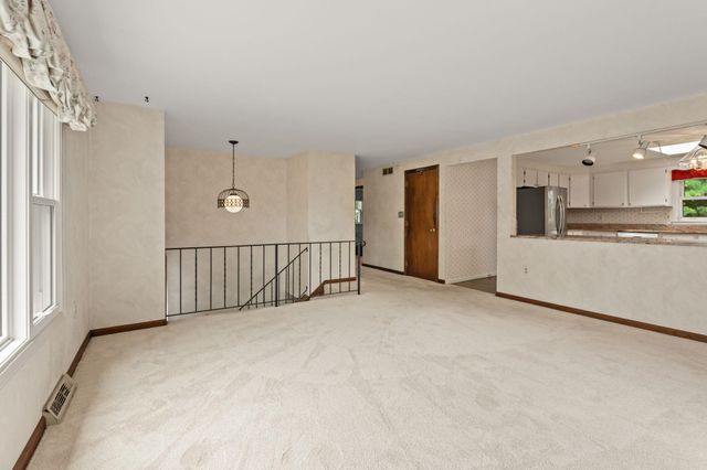 18 Dunloggin Road, Nashua, NH 03063