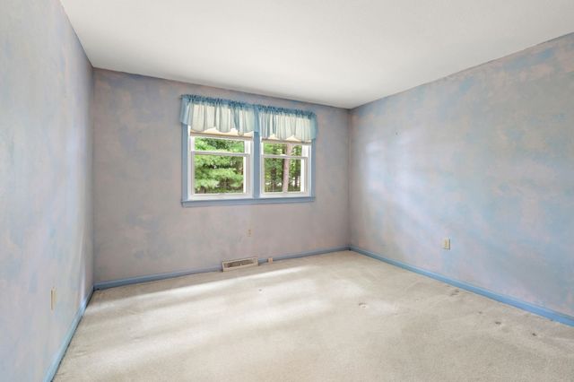 18 Dunloggin Road, Nashua, NH 03063