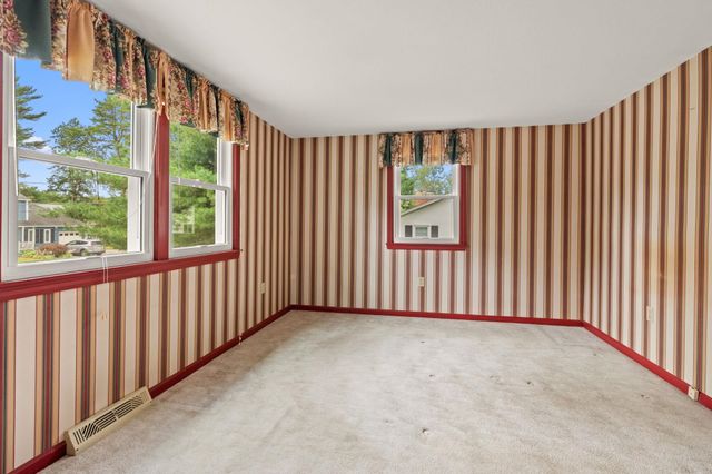 18 Dunloggin Road, Nashua, NH 03063