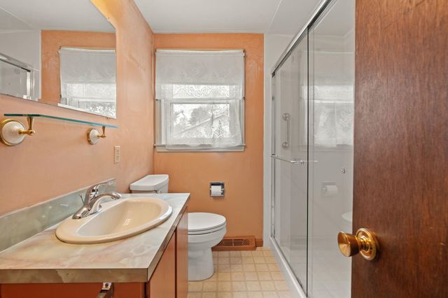 18 Dunloggin Road, Nashua, NH 03063