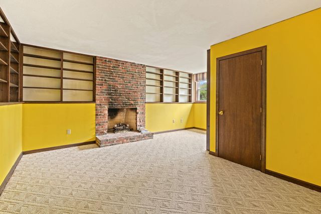 18 Dunloggin Road, Nashua, NH 03063