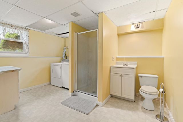 18 Dunloggin Road, Nashua, NH 03063