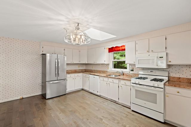 18 Dunloggin Road, Nashua, NH 03063