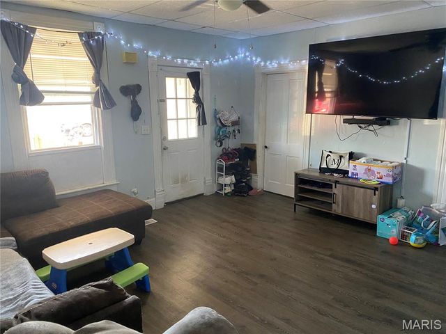 305 E 2nd Street, New London, MO 63459