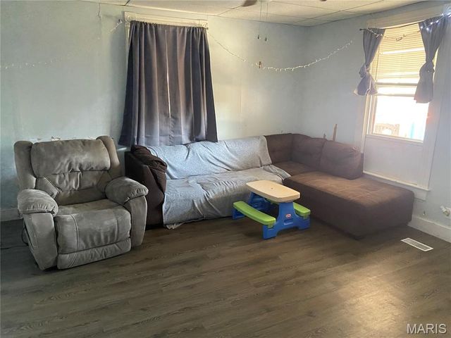 305 E 2nd Street, New London, MO 63459