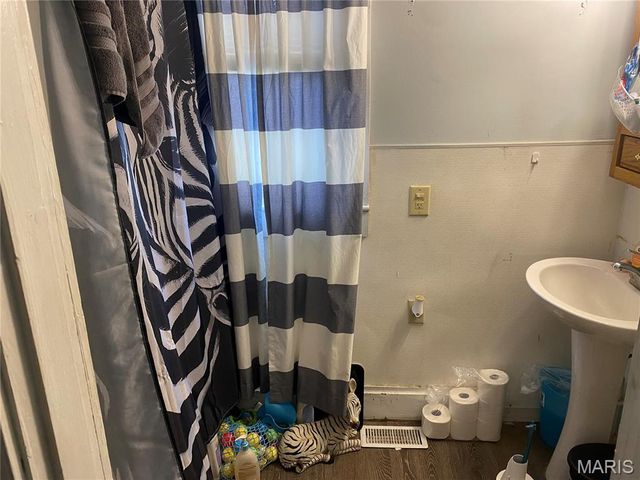 305 E 2nd Street, New London, MO 63459