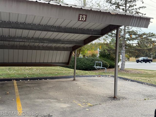 24252 Bashian Drive 13, Novi, MI 48375