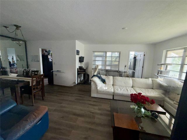 141 NE 10th Ave 17B, Hallandale Beach, FL 33009