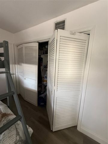 141 NE 10th Ave 17B, Hallandale Beach, FL 33009