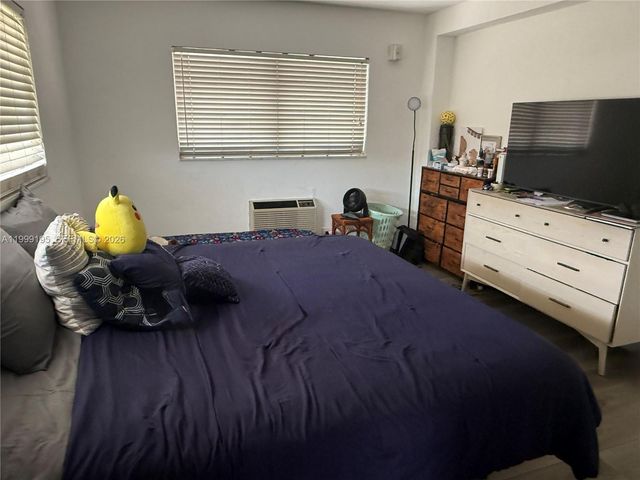 141 NE 10th Ave 17B, Hallandale Beach, FL 33009