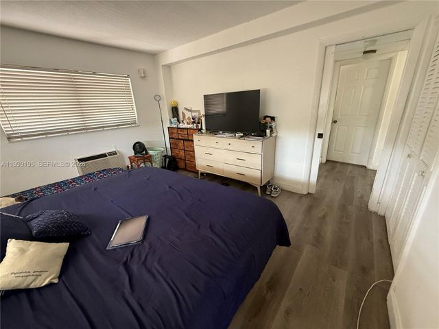 141 NE 10th Ave 17B, Hallandale Beach, FL 33009