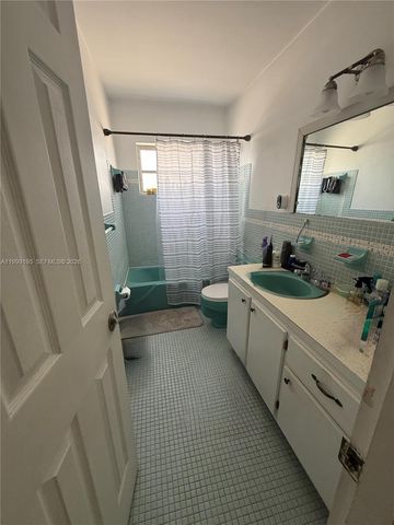 141 NE 10th Ave 17B, Hallandale Beach, FL 33009