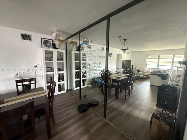 141 NE 10th Ave 17B, Hallandale Beach, FL 33009