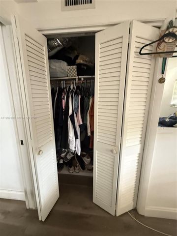 141 NE 10th Ave 17B, Hallandale Beach, FL 33009