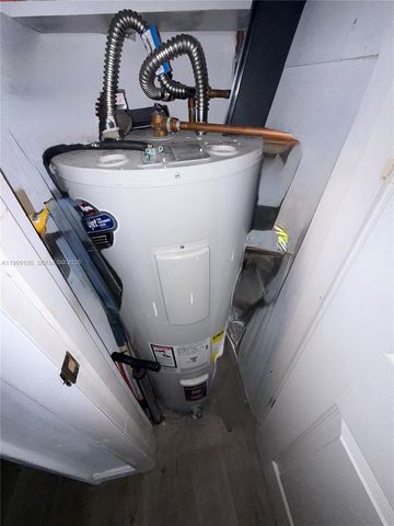 141 NE 10th Ave 17B, Hallandale Beach, FL 33009