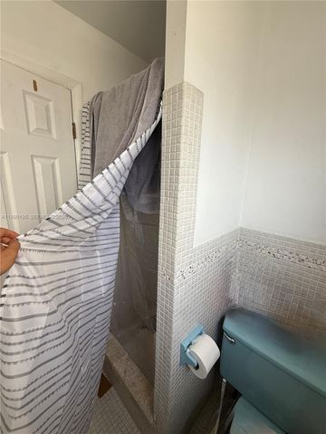 141 NE 10th Ave 17B, Hallandale Beach, FL 33009