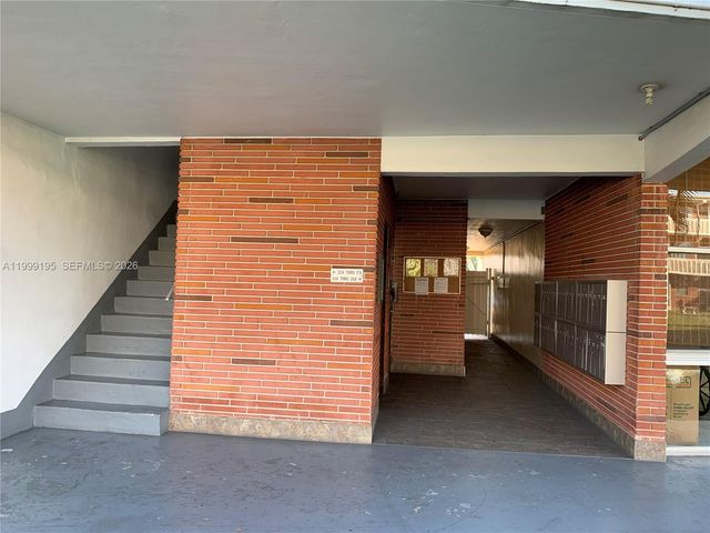 141 NE 10th Ave 17B, Hallandale Beach, FL 33009