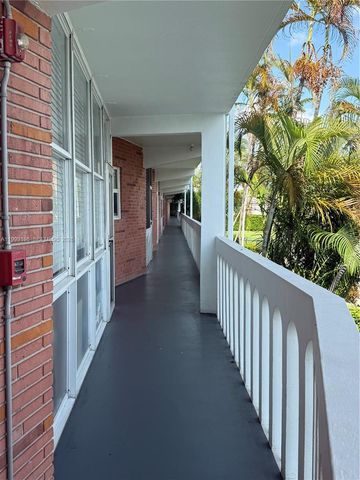 141 NE 10th Ave 17B, Hallandale Beach, FL 33009