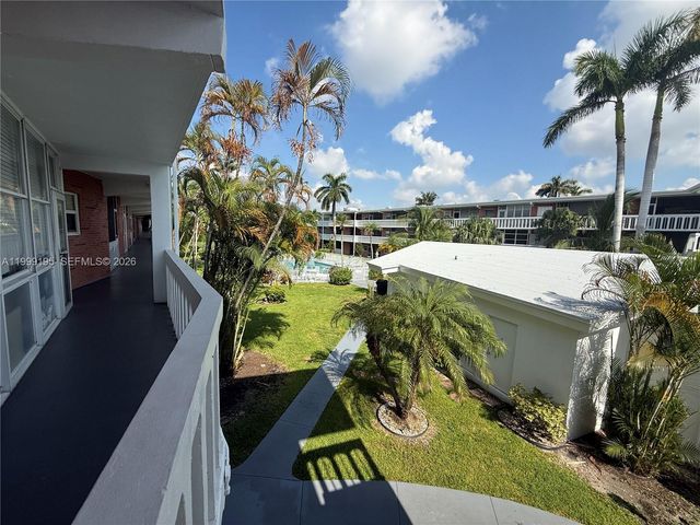 141 NE 10th Ave 17B, Hallandale Beach, FL 33009