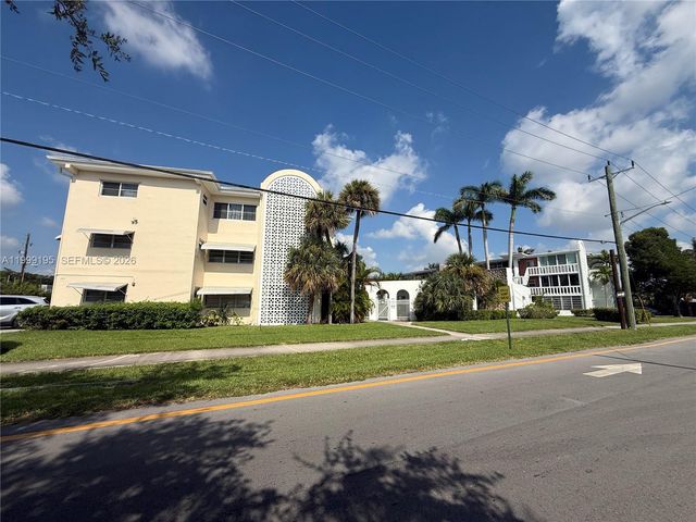 141 NE 10th Ave 17B, Hallandale Beach, FL 33009