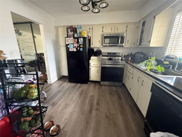 141 NE 10th Ave 17B, Hallandale Beach, FL 33009