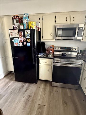 141 NE 10th Ave 17B, Hallandale Beach, FL 33009