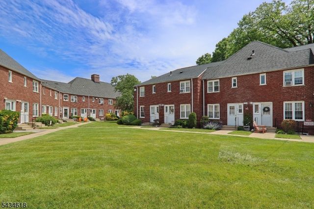 43 Parkway Village, Cranford Twp., NJ 07016