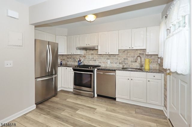 43 Parkway Village, Cranford Twp., NJ 07016