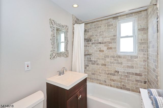 43 Parkway Village, Cranford Twp., NJ 07016