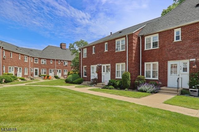 43 Parkway Village, Cranford Twp., NJ 07016