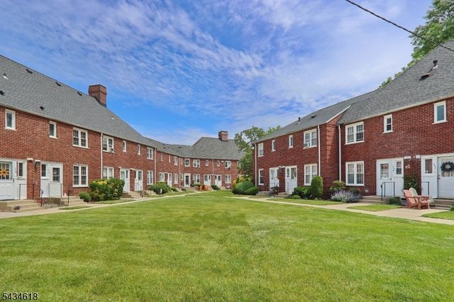 43 Parkway Village, Cranford Twp., NJ 07016