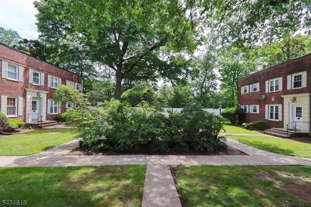 43 Parkway Village, Cranford Twp., NJ 07016