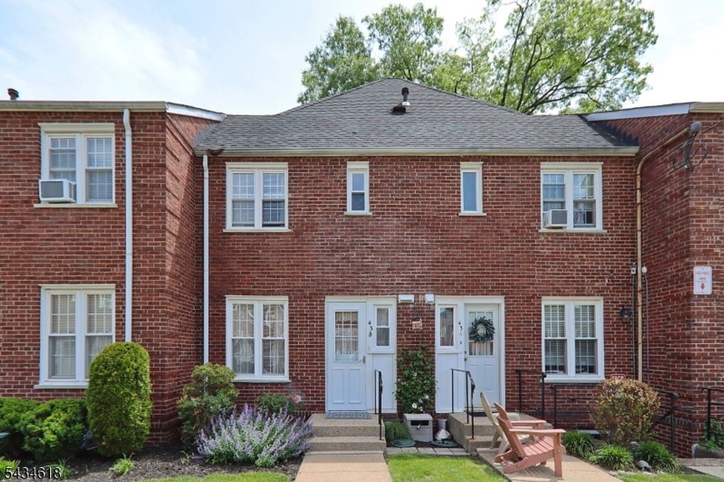 43 Parkway Village, Cranford Twp., NJ 07016
