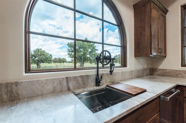 107 La Serena LOOP, Horseshoe Bay, TX 78657