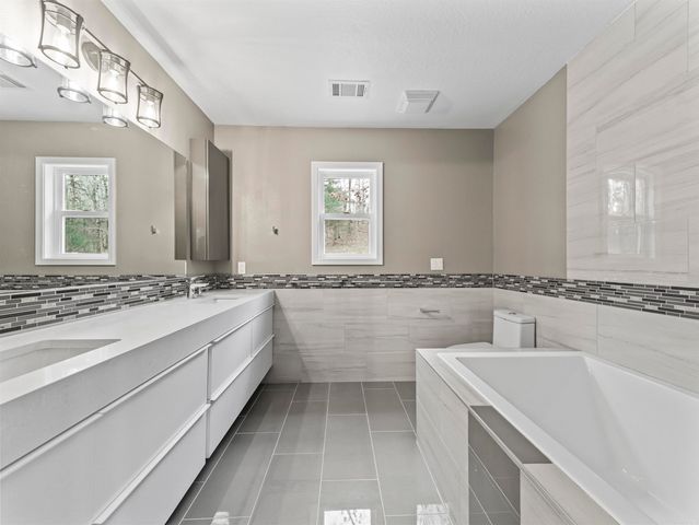 4 Perfecto Court, Hot Springs Village, AR 71909