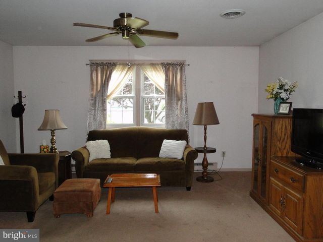141 S 9TH ST, Quakertown, PA 18951